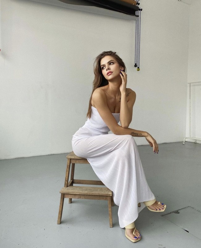 Viktoria Odintcova dikenal sebagai model Rusia yang populer di Instagram. Dia memiliki lebih dari lima juta pengikut di akunnya @viki_odintcova. Foto: Dok. Instagram @ viki_odintcova