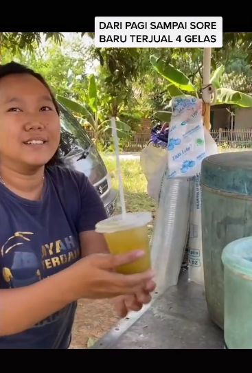 Viral Penjual Nangis Terharu Es Tebunya Ditawar Harga Rp 500 Ribu