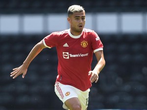 Fulham Tawar Gelandang MU Rp 156,1 M