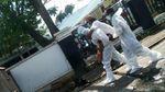 Aksi Polisi Gendong Pasien Suspek Corona Seberangi Sungai ke RS