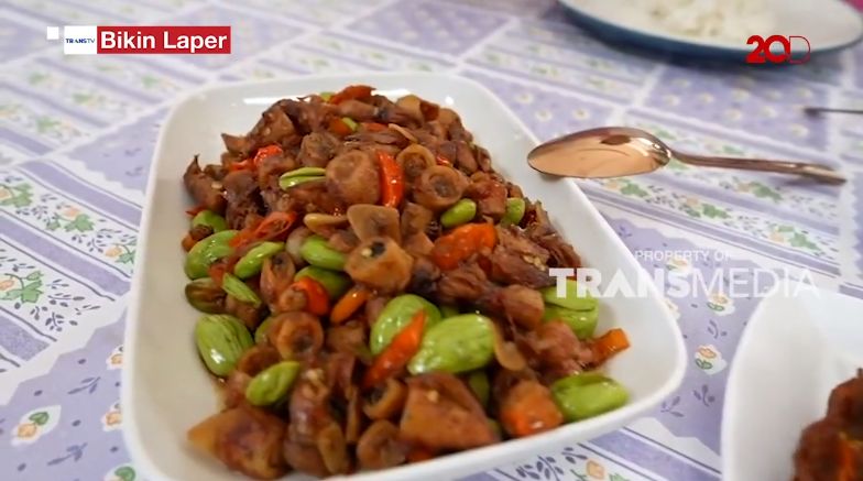Bikin Laper: Bebek Goreng dan Sayur Genjer
