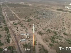 Momen Bersejarah Manusia Terkaya di Dunia Capai Luar Angkasa