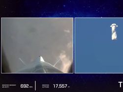 Momen Bersejarah Manusia Terkaya di Dunia Capai Luar Angkasa