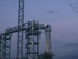 Momen Bersejarah Manusia Terkaya di Dunia Capai Luar Angkasa