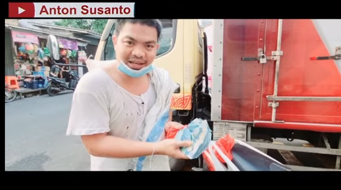 Dandan Jadi Pemulung, Ustaz Anton Susanto Beli Kambing Kurban Paling Besar