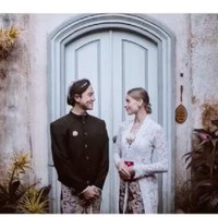 “Saya Daniel berjanji, dengan bantuan Tuhan, bahwa aku akan bersabar denganmu,” begitu Daniel Mananta mengucapkan janjinya dengan menatap sang istri penuh cinta. Foto: Dok. Instagram Daniel Mananta, thephotoworks