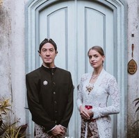 Daniel Mananta dan Viola Maria menikah pada 2 Oktober 2011. Sebelumnya Daniel memilih menutup rapat kehidupan pribadinya termasuk soal sosok istri dan anak-anaknya. Baru pada 2020 kemarin dia mulai menampilkan sosok sang istri di media sosial. Foto: Dok. Instagram Daniel Mananta, thephotoworks