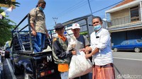 Ketua DKM Masjid Agung Ciamis Wawan S Arifien mengatakan, ibadah kurban ini merupakan momentum kebersamaan. Terlebih saat ini sedang PPKM darurat sehingga banyak warga yang terdampak pandemi COVID-19. Wawan pun menjelaskan dalam membantu warga, Masjid Agung Ciamis pun menggalang bantuan dengan Gerakan Masjid Membantu Umat. Penggalangan beras dan sembako dari para dermawan. Program ini sudah berjalan beberapa hari dan berhasil mengumpulkan beras sampai 500 kilogram. Pihak DKM Masjid Agung yang bekerjasama dengan Ikatan Remaja Masjid akan segera menyalurkannya. 