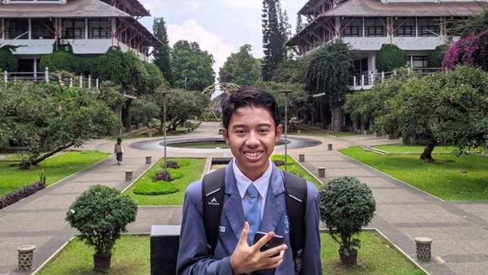 Helmi Abdillah Faza di kampus ITB (dok. pri)