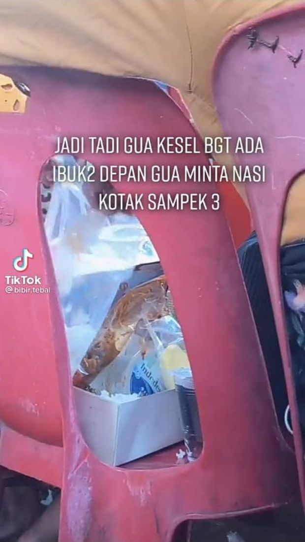 Duh! Emak-emak 'Ngeborong' Nasi Kotak di Pesta Nikah Ini Jadi Sorotan