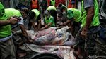 Mengintip Proses Pembagian Daging Kurban Saat PPKM Darurat