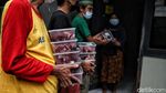 Mengintip Proses Pembagian Daging Kurban Saat PPKM Darurat