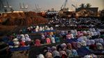 Khidmatnya Salat Idul Adha di Pesisir Utara Jakarta