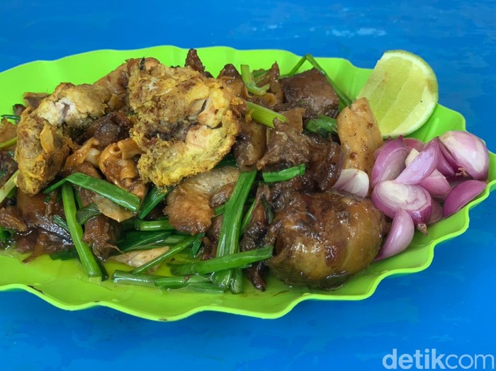 Krengsengan Kepala Kambing Pak Wi Legendaris, Ada Otak, Lidah, hingga Mata Kambing Krengsengan Kepala Kambing Pak Wi Legendaris, Ada Otak, Lidah, hingga Mata Kambing