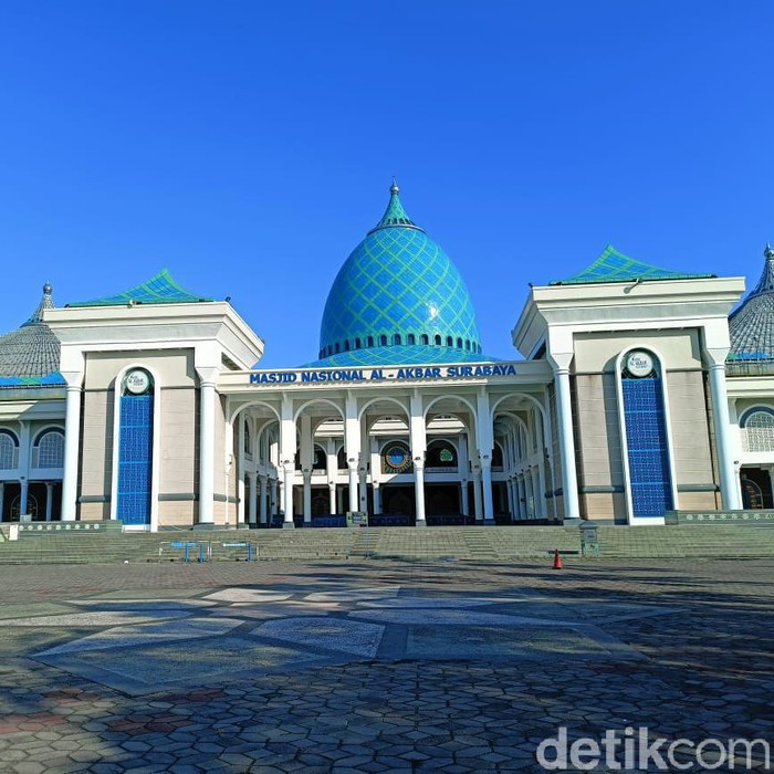 Masjid Al Akbar Surabaya tidak mengelar salat Idul Adha 1442 Hijriah untuk umum. Salat hanya diikuti 75 orang internal.