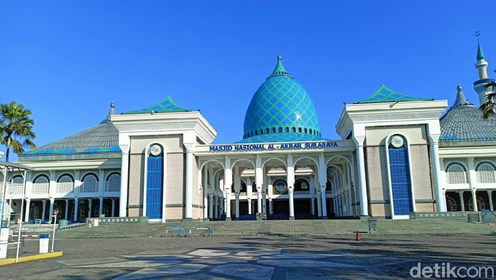 Masjid Al Akbar Surabaya tidak mengelar salat Idul Adha 1442 Hijriah untuk umum. Salat hanya diikuti 75 orang internal.