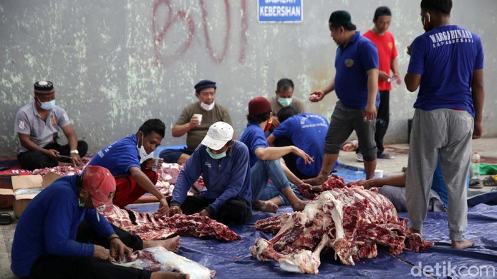 Penyembelihan hewan kurban juga dilakukan di Lapas Kelas 2A Kota Bekasi, Jawa Barat, Selasa (20/7). Penyembelihan ini melibatkan para warga binaan.