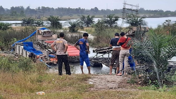 Penambang Pasir Timah Ilegel di Babel