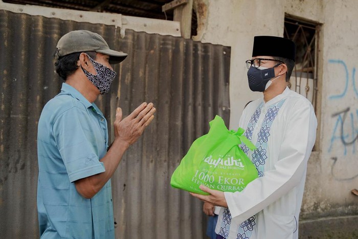 Peringati Idul Adha, Sandiaga Salurkan 1000 Hewan Kurban