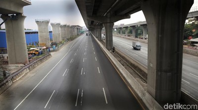 Potret Tol Japek yang Lengang Saat Libur Idul Adha