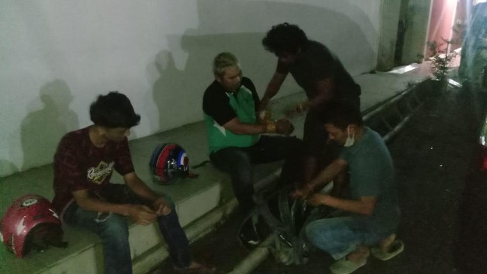 Pria pecatan Dinas Damkar Kota Makassar, Sulsel, IS (39) ditangkap polisi atas aksi penipuan ke sejumlah instansi pemerintah. (dok Istimewa)
