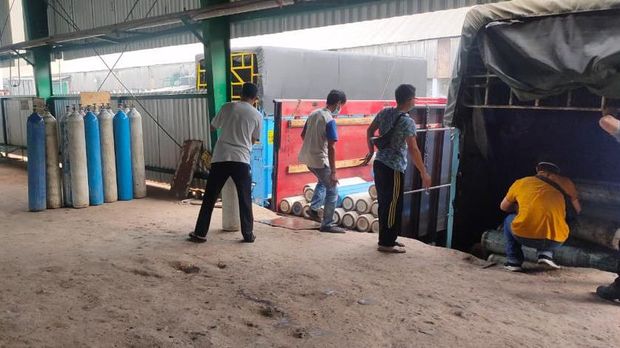 PT Pusri Palembang membantu pasokan oksigen untuk kebutuhan pasien COVID-19 di Lampung. Polisi siap memberi pengawalan pengiriman oksigen. (dok Istimewa)