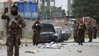 Kementerian Dalam Negeri Afghanistan dalam pernyataannya menyebut sedikitnya tiga roket mendarat di wilayah Kabul. Juru bicara Kementerian Dalam Negeri Afghanistan, Mirwais Stanikzai, memastikan roket-roket itu jatuh di luar Istana Kepresidenan Afghanistan yang dijaga ketat.  