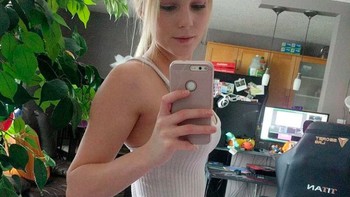 “Aku suka pergi ke gym sebagai hobi. Di waktu luang hal paling menyenangkan adalah berbaring di tempat tidur dan malas-malasan,” ucapnya. Foto: Instagram