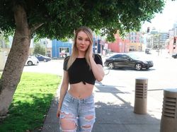 Lisa, Gamer Tenar yang Cinta Mati Pada Suami Korea