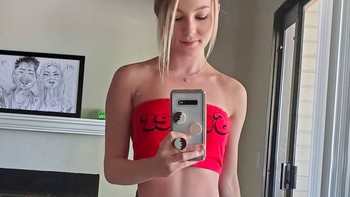 Kini ia telah sukses mencari nafkah sebagai gamer yang ditonton banyak orang. Foto: Instagram