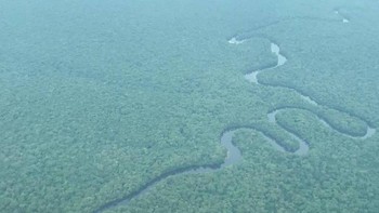 Sungai Kongo sebelumnya dikenal dengan nama Sungai Zaire. Berada di Afrika, sungai ini adalah sungai satu-satunya yang melewati garis khatulistiwa sebanyak dua kali. Sungai ini juga sungai terdalam di dunia dengan kedalaman lebih dari 700 kaki atau sekitar 213 m. Sedangkan panjangnya adalah 4.700 km. Foto: (UNESCO)