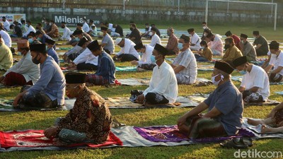 Warga Kudus Salat Idul Adha dengan Prokes ketat