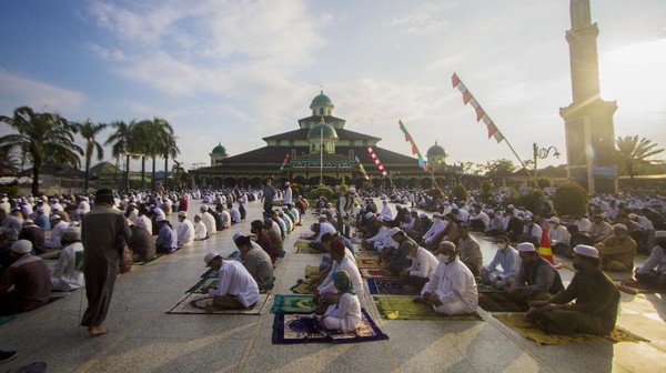 Potret Salat Idul Adha di Berbagai Daerah