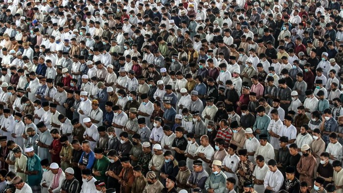 Umat Islam di berbagai kota di Indonesia pagi tadi melaksanakan salat Idul Adha. Yuk kita lihat suasananya.