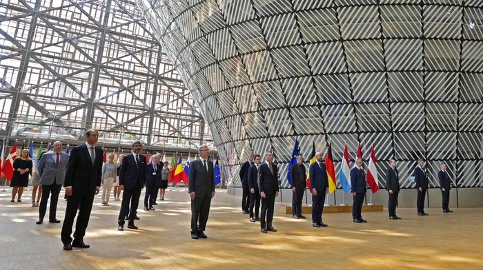 31 Warga Tewas Gegara Banjir, Belgia Kibarkan Bendera Setengah Tiang European Council President Charles Michel, center front, stands with EU ambassadors as they pause for one minute of silence to pay respect to victims of the recent floods in Europe at the EU Council building in Brussels, Tuesday, July 20, 2021. Belgium is holding a day of mourning on Tuesday to show respect to the victims of the devastating flooding last week, when massive rains turned streets in eastern Europe into deadly torrents of water, mud and flotsam. (AP Photo/Virginia Mayo, Pool)