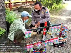 Cerita Polisi di Lamongan Terus Belajar Berbuat Baik dengan Berbagi Sesama