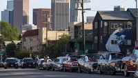 Low rider merupakan gaya dari kendaraan modifikasi yang bermula dari Los Angeles, California pada pertengahan hingga akhir 1940-an.  
