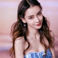 Karier Angelababy melejit setelah menjadi member reality show Running Man versi China, Keep Running. Ibu satu anak ini telah membintangi sejumlah film seperti Mojin: The Lost Legend dan Independence Day: Resurgence. Foto: dok. Instagram angelababyct