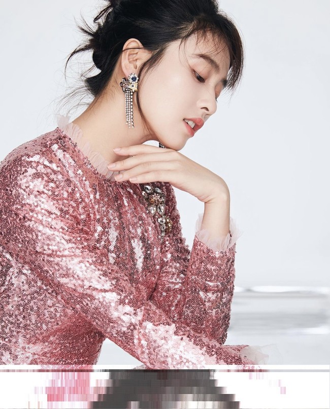 Bai Lu pernah mengikuti audisi global SM Entertainment, namun akhirnya meniti karier sebagai model. Aktris cantik ini banjir tawaran drama China meski baru memulai debut aktingnya pada 2017 lewat drama King is Not Easy. Foto: dok. Instagram bailu_923