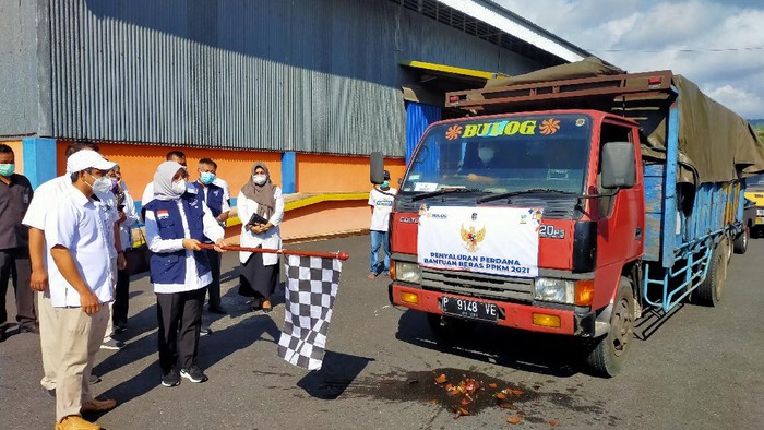 Bansos Beras PPKM Darurat Diluncurkan untuk 119.235 Keluarga di Banyuwangi