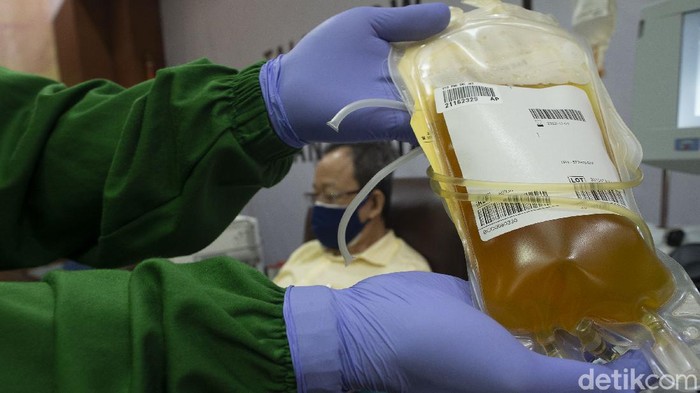 Banyak Dicari, Stok Plasma Konvalesen PMI Menipis PMI terus mengajak penyintas COVID-19 untuk mendonorkan darahnya sebagai bagian dari usaha untuk menyembuhkan pasien yang masih positif.