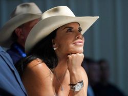 Tawa Lebar Manusia Terkaya Usai Gapai Antariksa