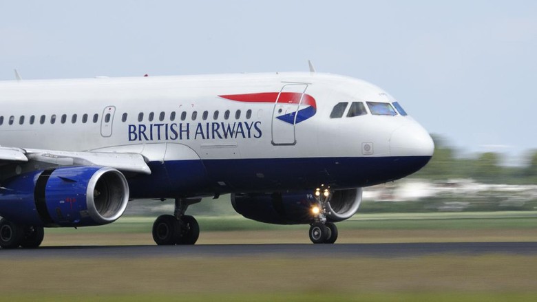 Schiphol, The Netherlands - June 12, 2011: British Airways Airbus A320 taking off from Schiphol airport.
