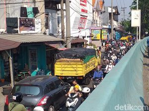 Hari Pertama PPKM Darurat di Surabaya Diperpanjang, Jalan Tikus Masih Macet