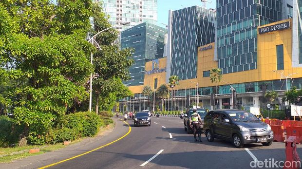 Sepinya Pacific Place di Hari Pertama PPKM Darurat