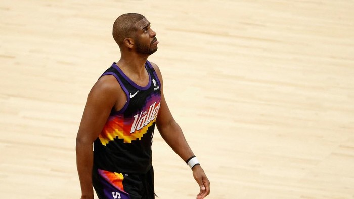 PHOENIX, ARIZONA - JULY 17: Chris Paul #3 of the Phoenix Suns reacts in the second half of game five of the NBA Finals against the Milwaukee Bucks at Footprint Center on July 17, 2021 in Phoenix, Arizona. The Bucks defeated the Suns 123-119. NOTE TO USER: User expressly acknowledges and agrees that, by downloading and or using this photograph, User is consenting to the terms and conditions of the Getty Images License Agreement.   Christian Petersen/Getty Images/AFP (Photo by Christian Petersen / GETTY IMAGES NORTH AMERICA / Getty Images via AFP)