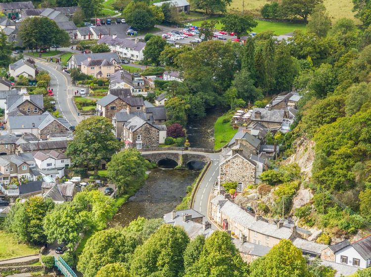 Foto: Desa Bermasalalu Kelam yang Mengilhami Disney