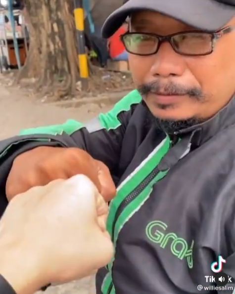 Driver Ojol Ini Bisa Berkurban Pertama Kali Berkat Seleb TikTok