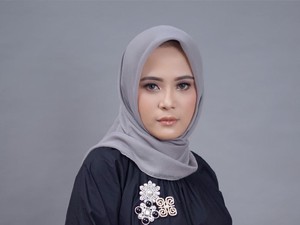 Pandemi Corona, Restu Anggaini Rilis Hijab Pashmina Antimicrobial