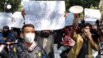 Foto-foto Massa Ojol-Pedagang Demo Tolak PPKM di Bandung